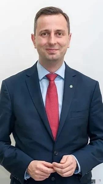 3月20日，波兰国防部长瓦迪斯瓦夫·科西尼亚克-卡梅什宣布，波兰已将所有驻伊拉克