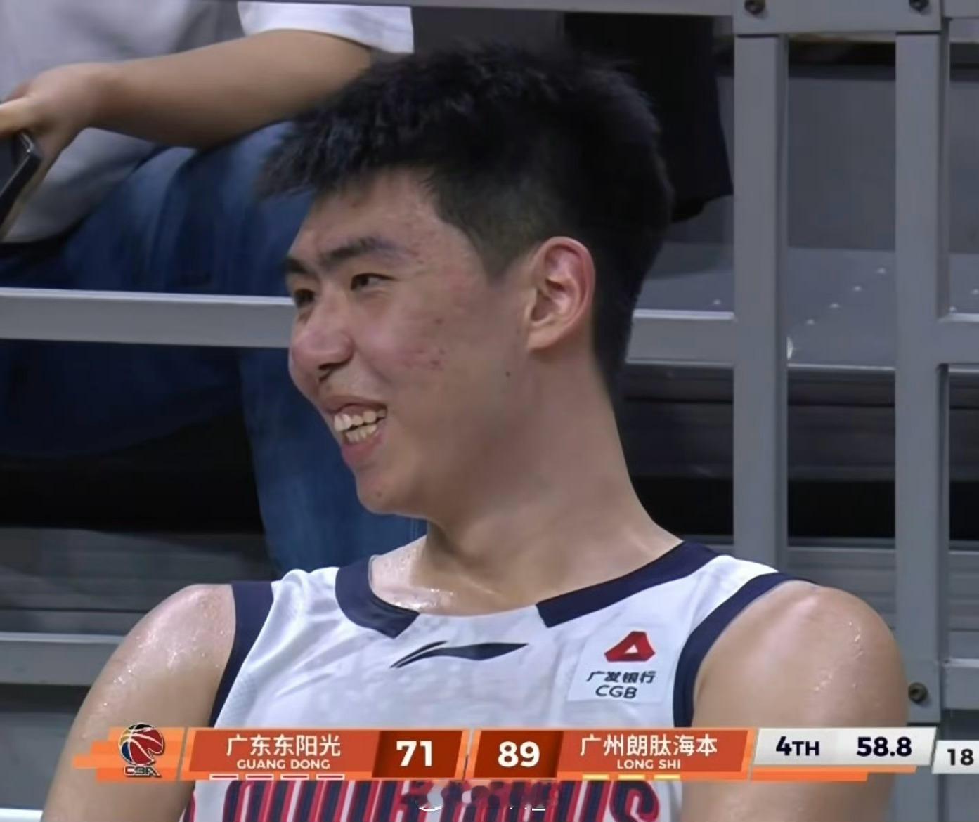 季后赛首战，徐昕面对老东家广东，13+11，正负值+19全场最高。在场的时间段里