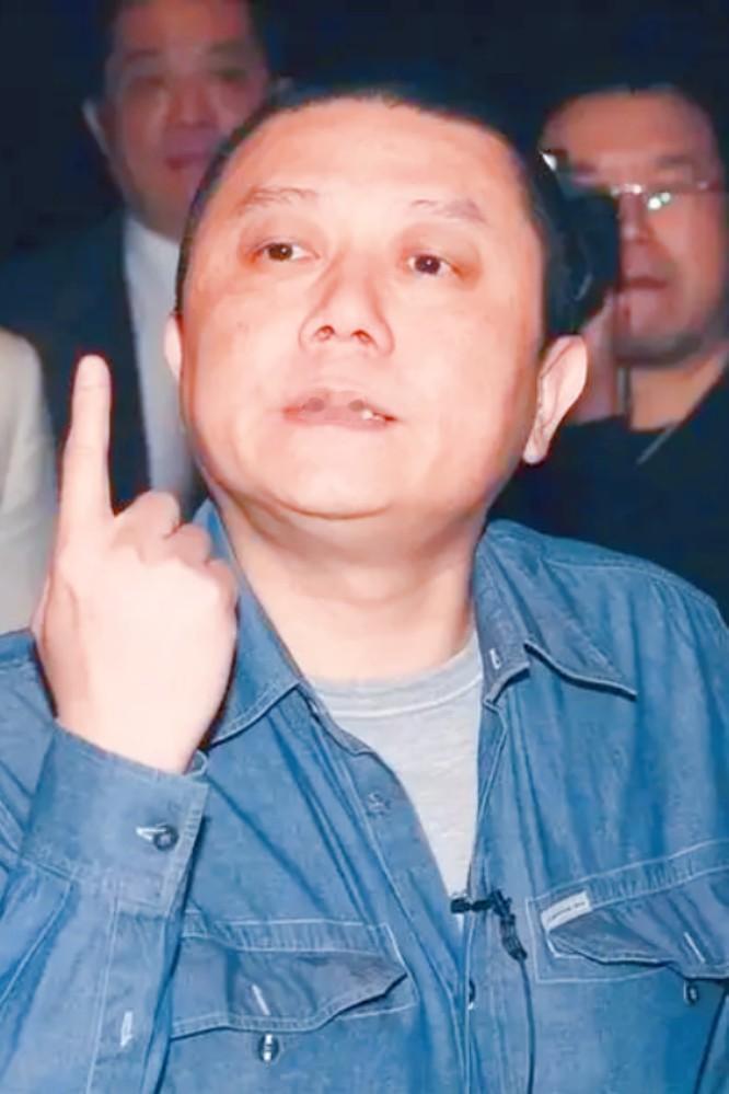 王朔言简意赅：

“人生，起点是娘胎，终点是棺材，其间是旅途，钱为通行证。” 金