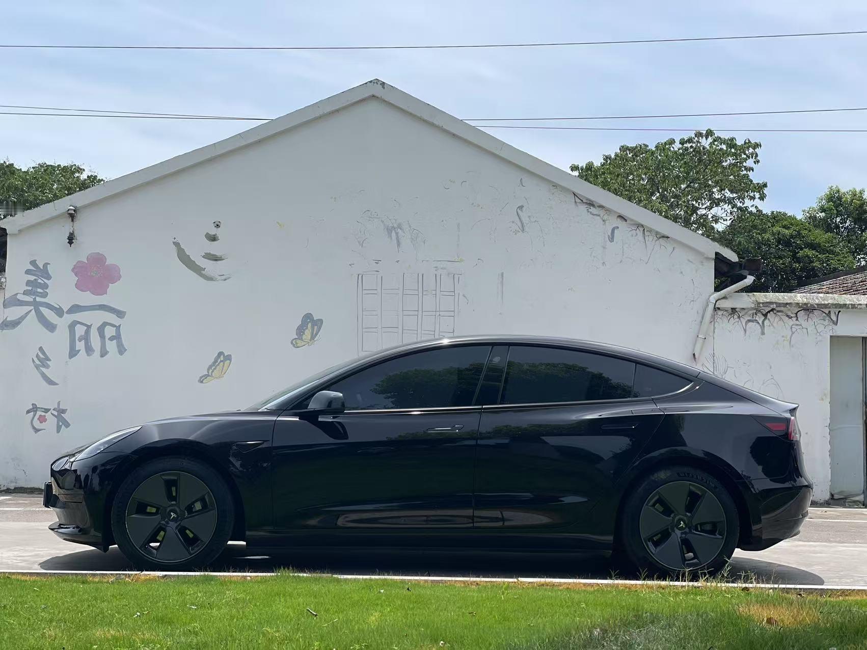 开了4年的特斯拉Model 3，成色精品卖12万可以吧[doge] ​​​