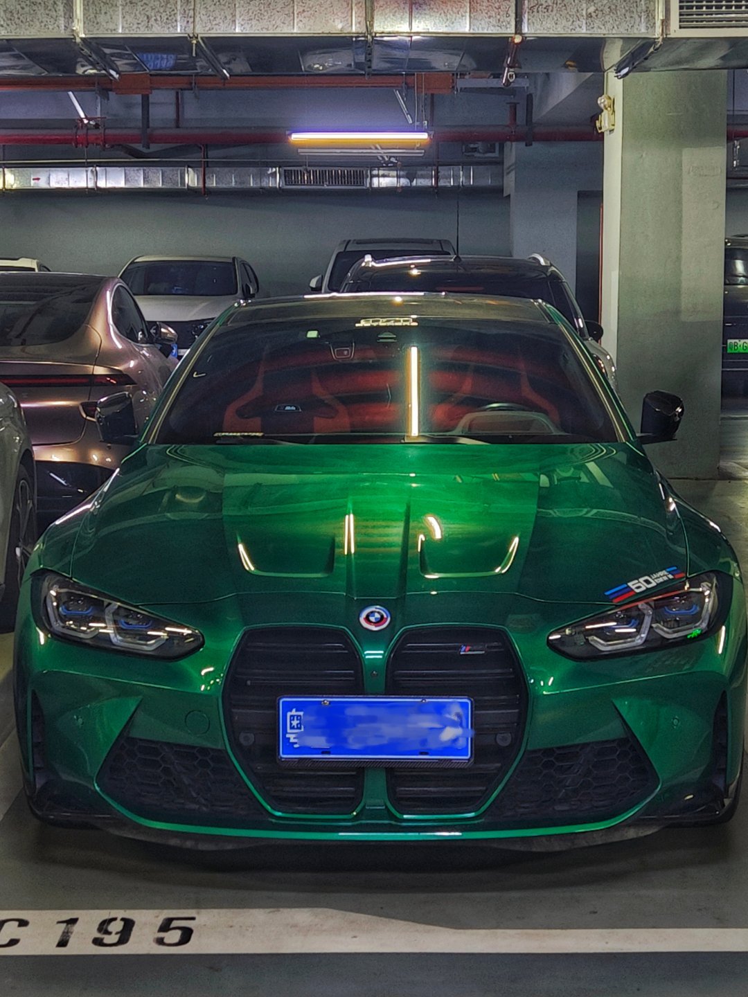 前年开过一次觉得这车好大，现在可能新能源开多了，觉得尺寸还挺克制的宝马m4bim