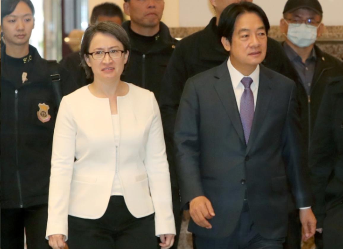 韩国瑜发文改变对台称呼，绿媒妄称是附和中国大陆，要求公开解释。
 
自从赖清德即