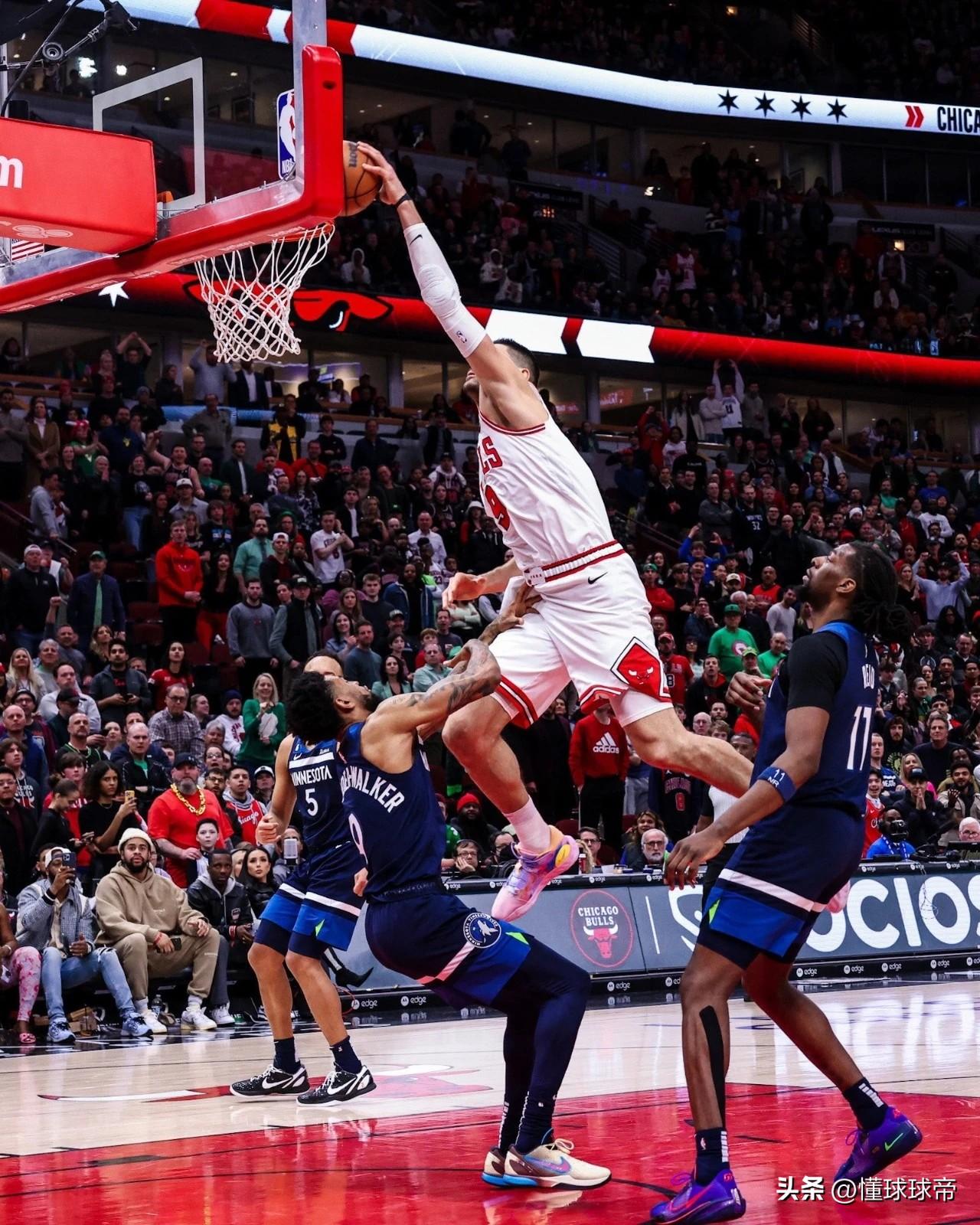 武神也要退出江湖了，武切维奇右手骨折已进行手术常规赛报销!

今天，凯尔特人官方