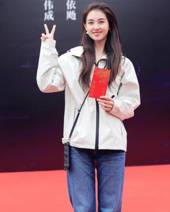 这位短剧女演员长得真好看
1999年生的中戏毕业生郭宇欣，三年前还在《长月烬明》