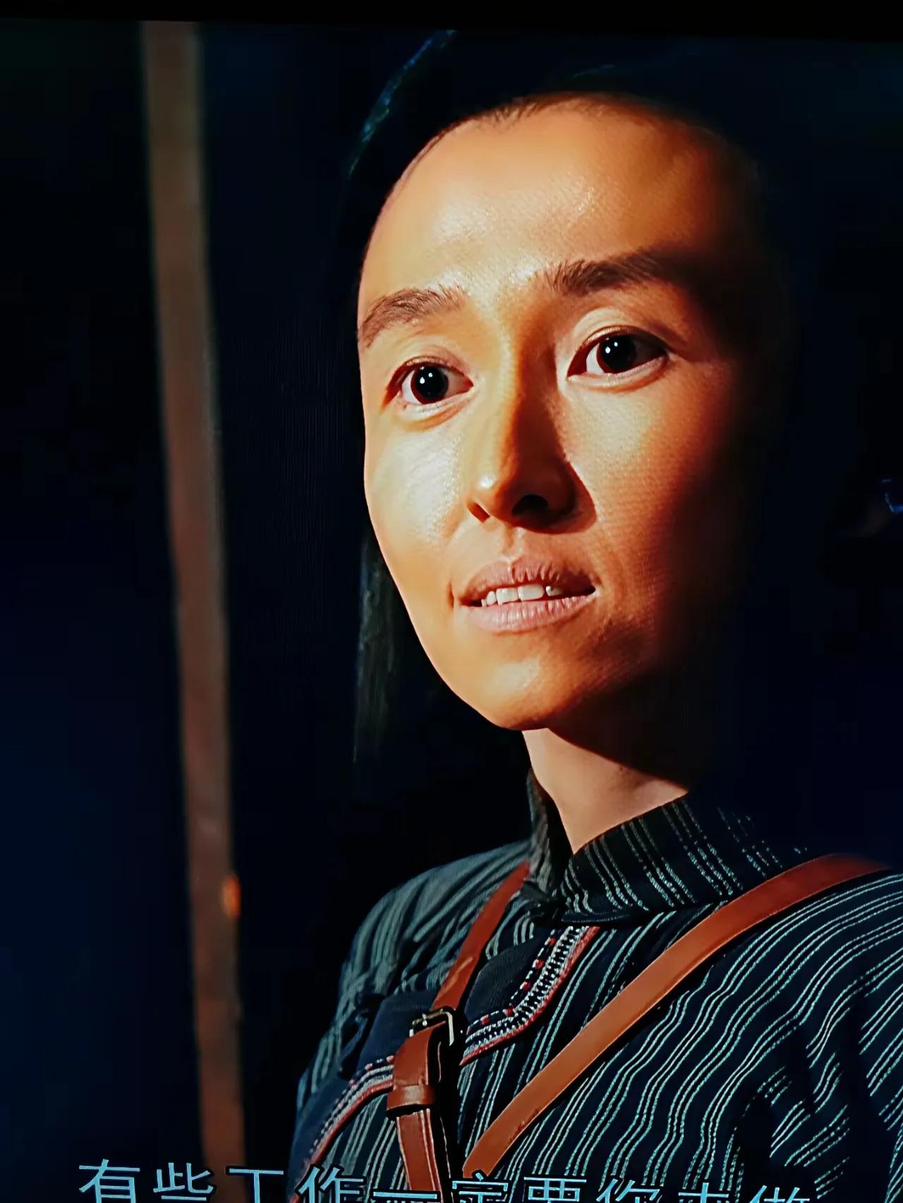 电影《浴血荣光》：演员太老，42岁的演员扮演18岁的贺子珍。浴血荣光