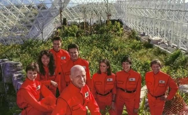 1991年，美国特意做了一个轰动全球的实验，把4男4女关在一起两年，再次打开房门