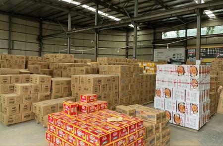 新的品牌进入市场，是先用一款特价机引流，还是直接用产品组合，比较容易进入渠道。这