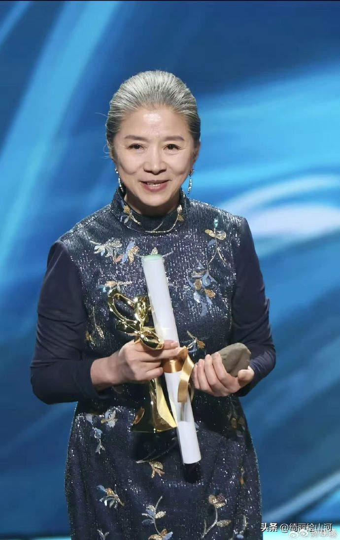 斓曦祝贺迟蓬斓曦恭喜迟蓬：昨天和导演感慨 期待再有机会学习，恭喜桂苏亲爱的“婆婆