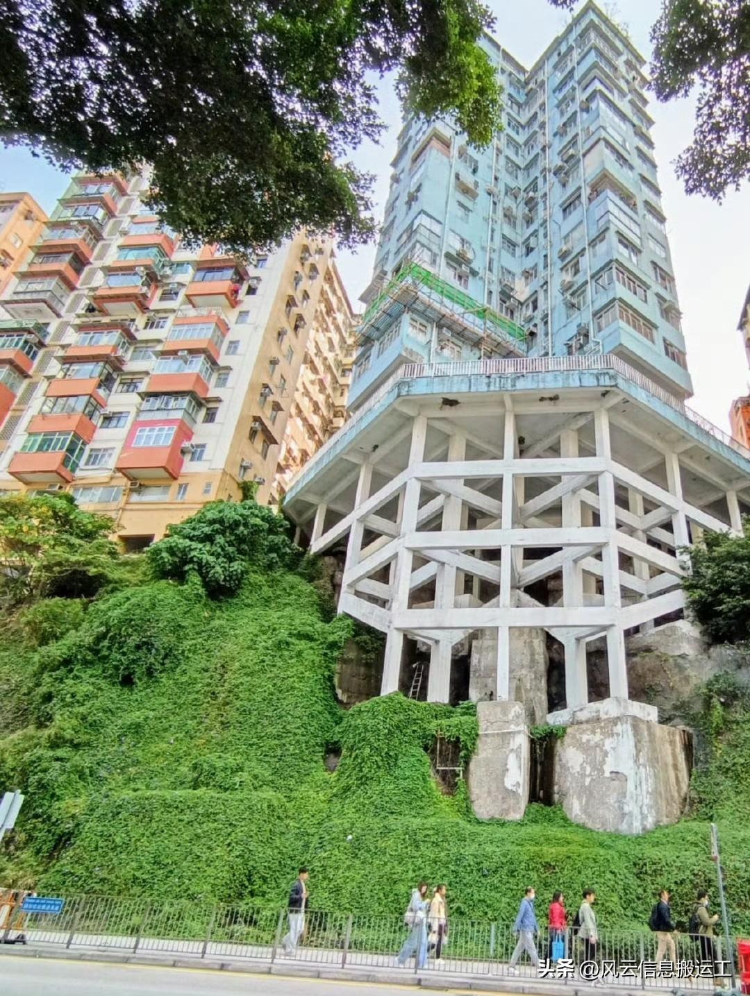 香港九龙观塘区月华街的半山旧楼，看起来很危险，但是已经矗立超过半个世纪！