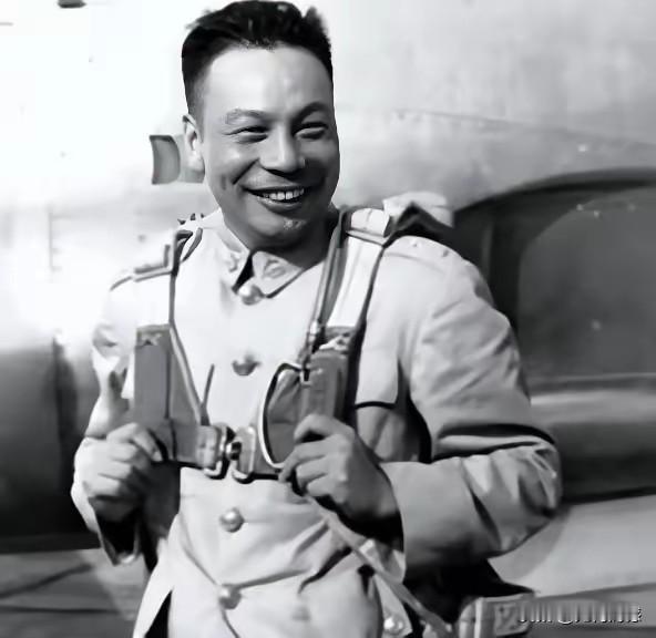 这个人总是乐呵呵的，给人感觉性格特别好，也没有啥架子，非常的随和，最起码从表面上