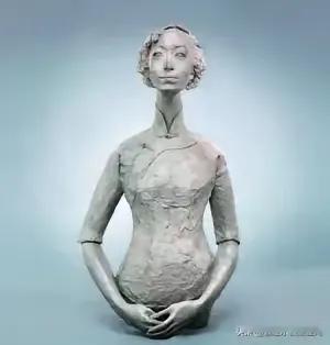 田禾的这件作品中规中矩，能看出她对张爱玲的欣赏与用心，没有半点夸张变形的刻意，更