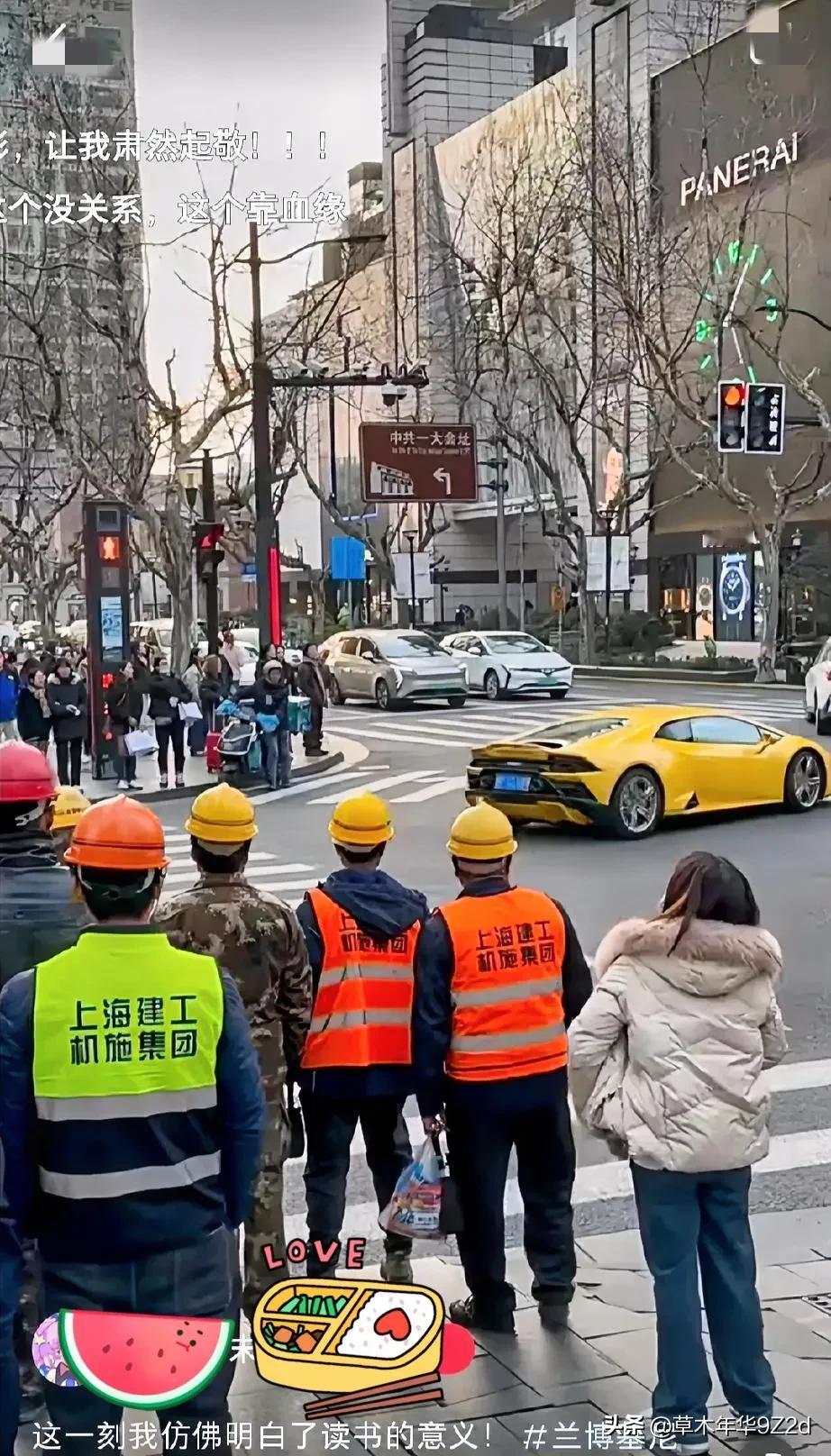 楼主说：这一刻我仿佛明白了读书的意义！
网友说：你错了，戴红黄帽子的才是读书人…