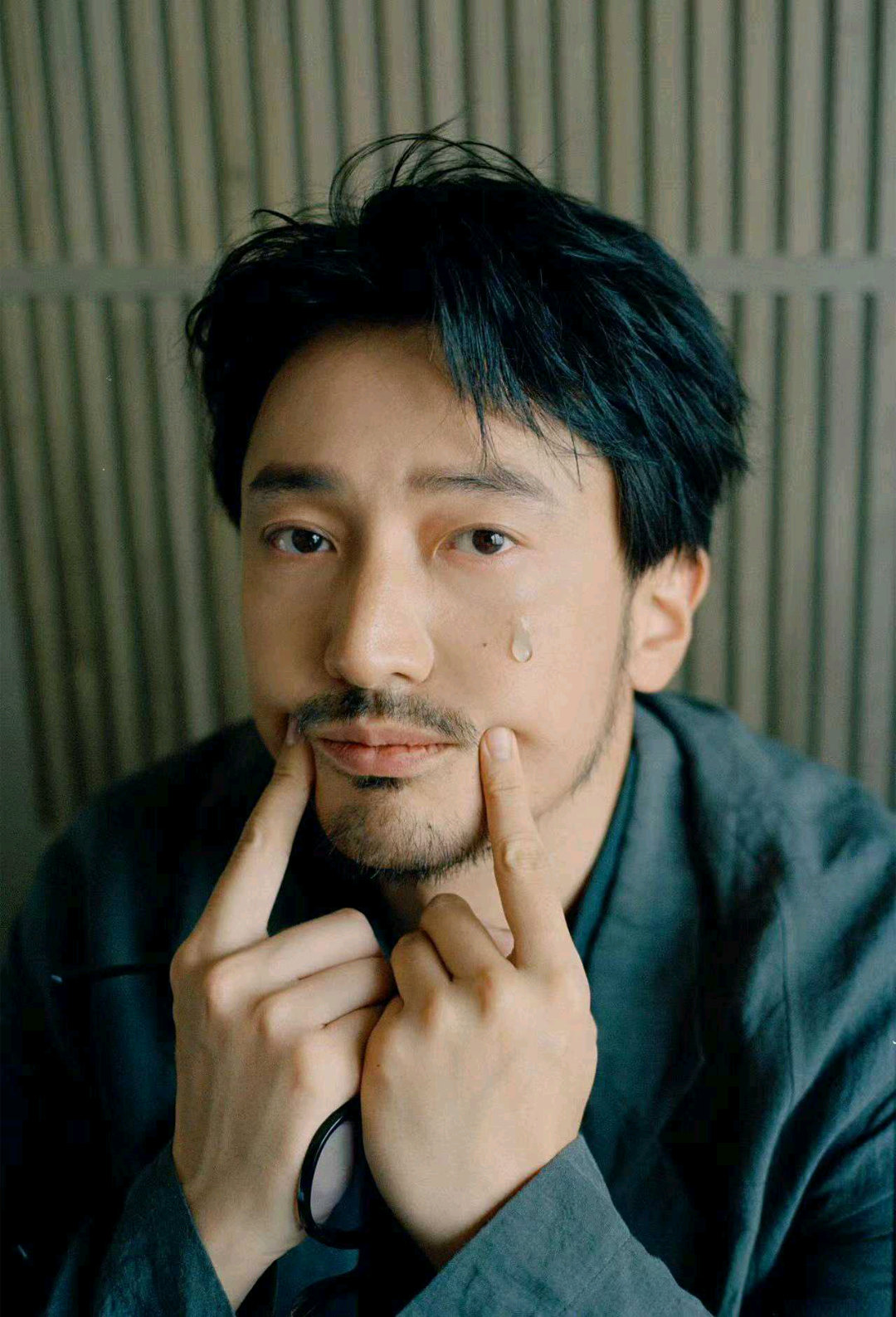 王传君录综艺崩溃爆哭王传君录综艺被宋丹丹的话戳破防线爆哭，前辈说他是好演员艺术家