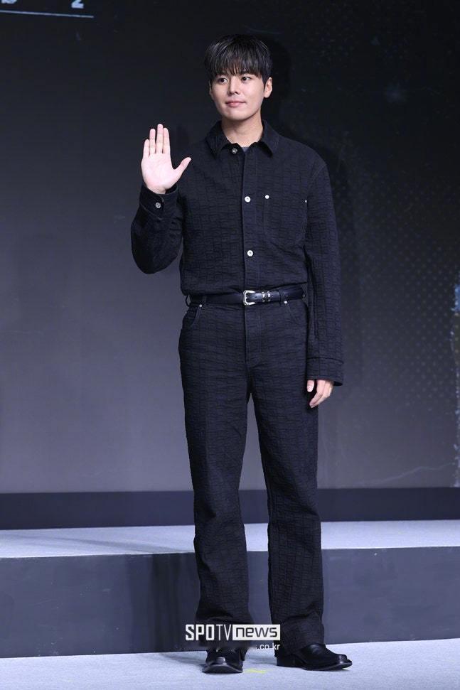 厉云 有望出演新剧他们交往的世界 男主角。申世景不出演女主，正在讨论其他人选。该