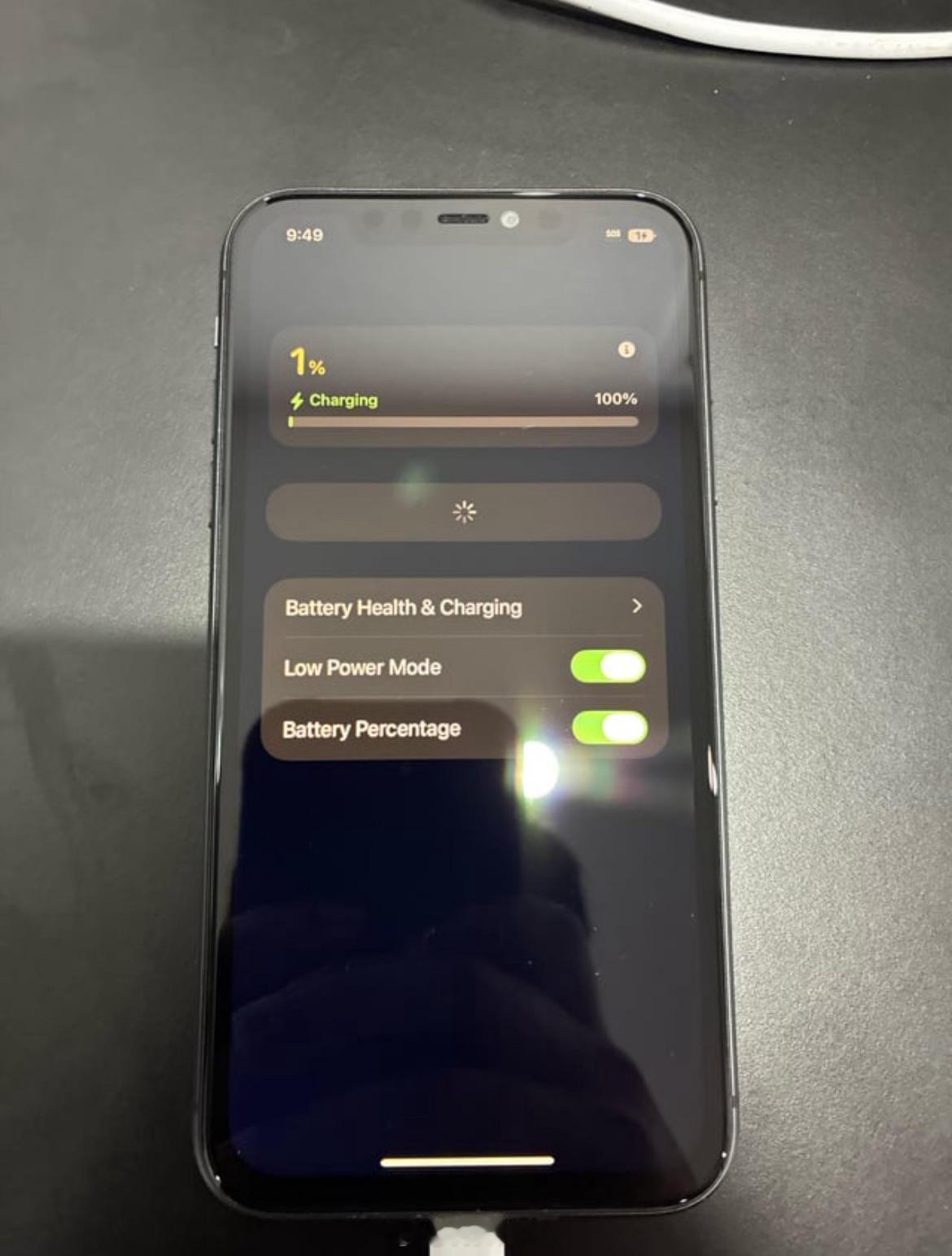 海外用户发现更换第三方电池的 iPhone 在升级至 iOS 26 测试版会出现