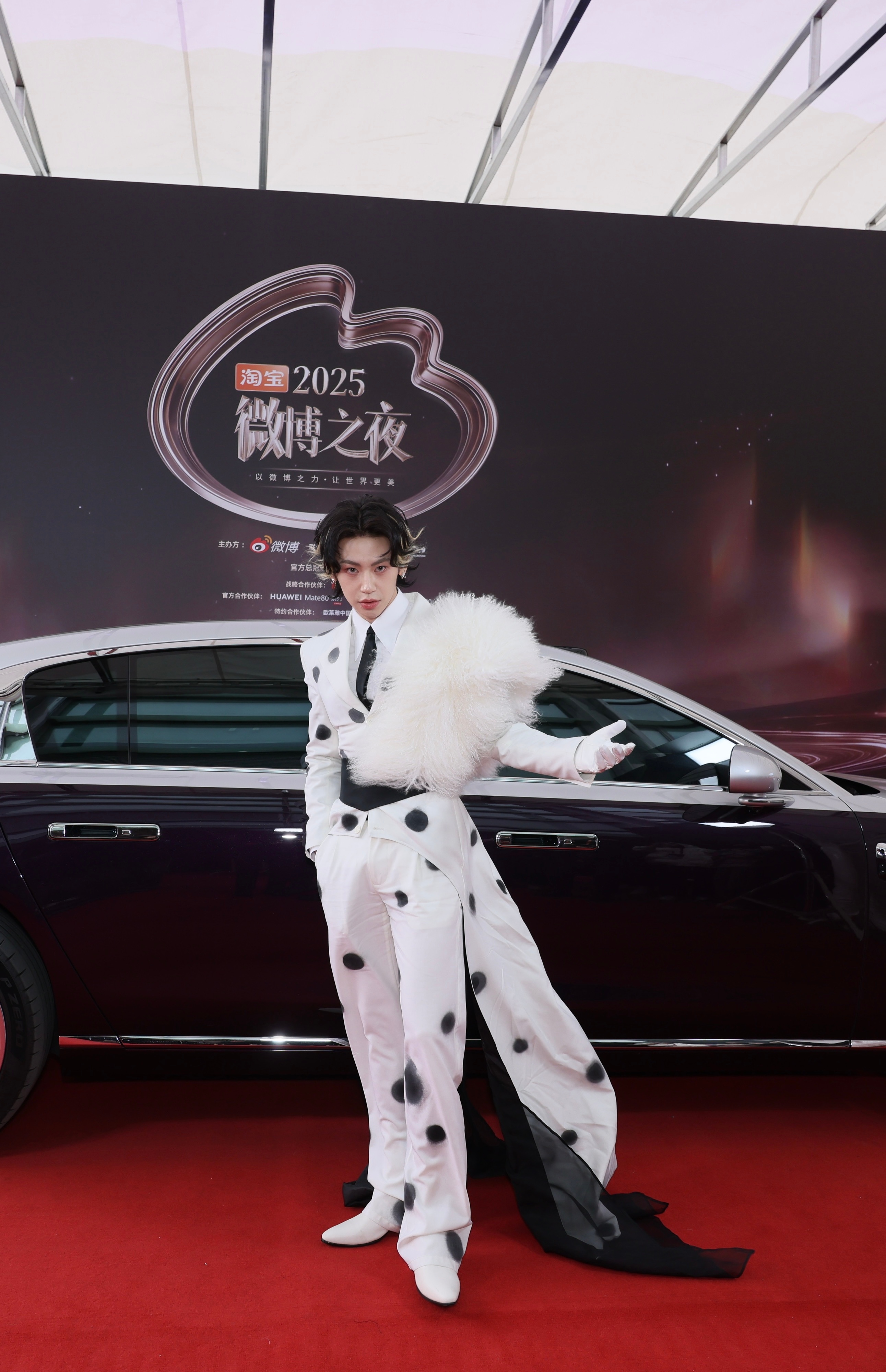 微博之夜明星首批下车生图 蹲守微博之夜的首批下车生图真的没白等，这波群星璀璨的视