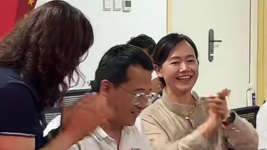 高考出分查成绩，老师的兴奋不亚于家长孩子

近几天，各地的高考分数陆续放榜，刷到