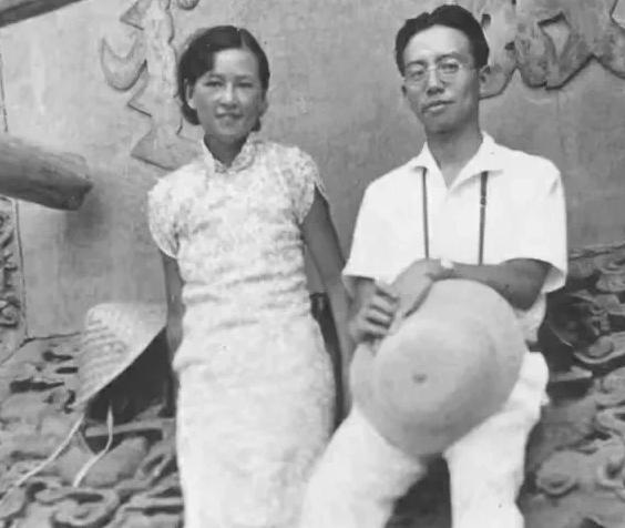 1953年，时任北京市副市长的吴晗，要拆除部分古建筑，遭到林徽因阻拦。他指着林徽