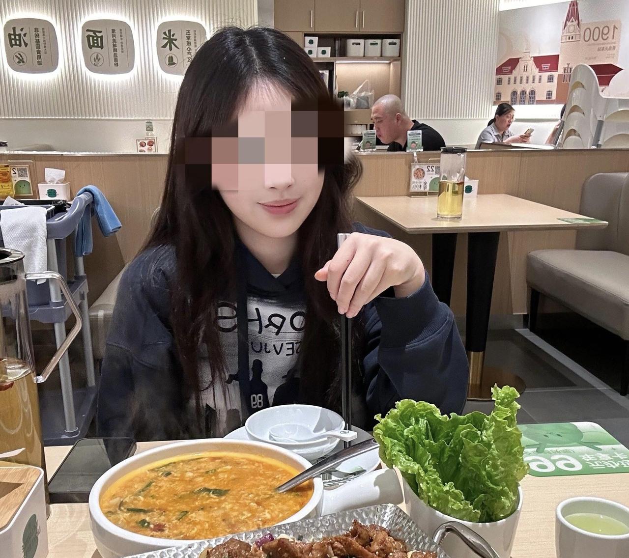 29岁小伙相亲主动结账，女方执意平分饭钱：体面的人，从来懂得双向体谅
（个人观点