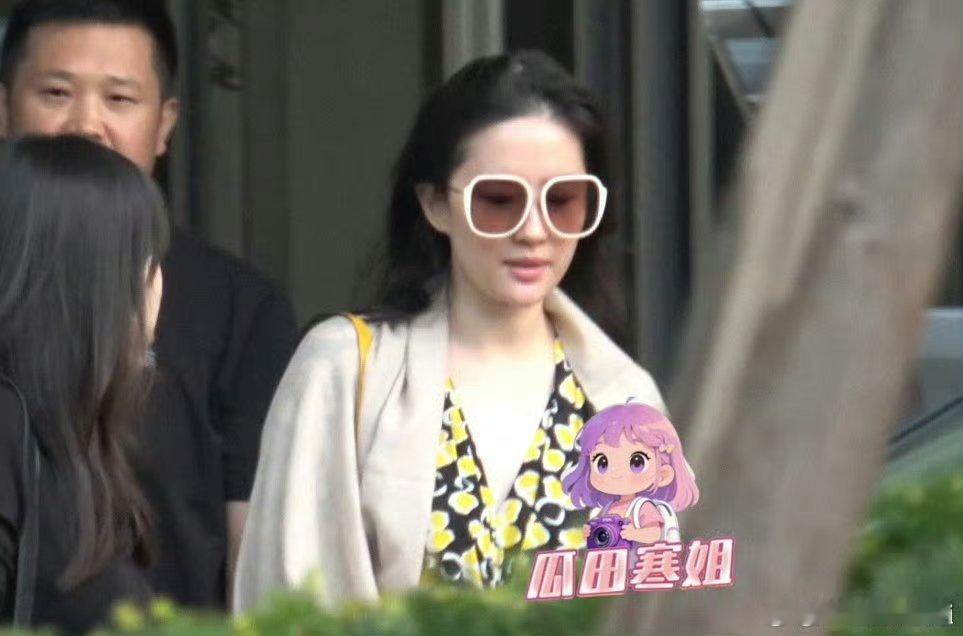 就说刘亦菲神仙姐姐的外号不是随便来的吧[憧憬][憧憬][憧憬]刘亦菲38岁素颜状