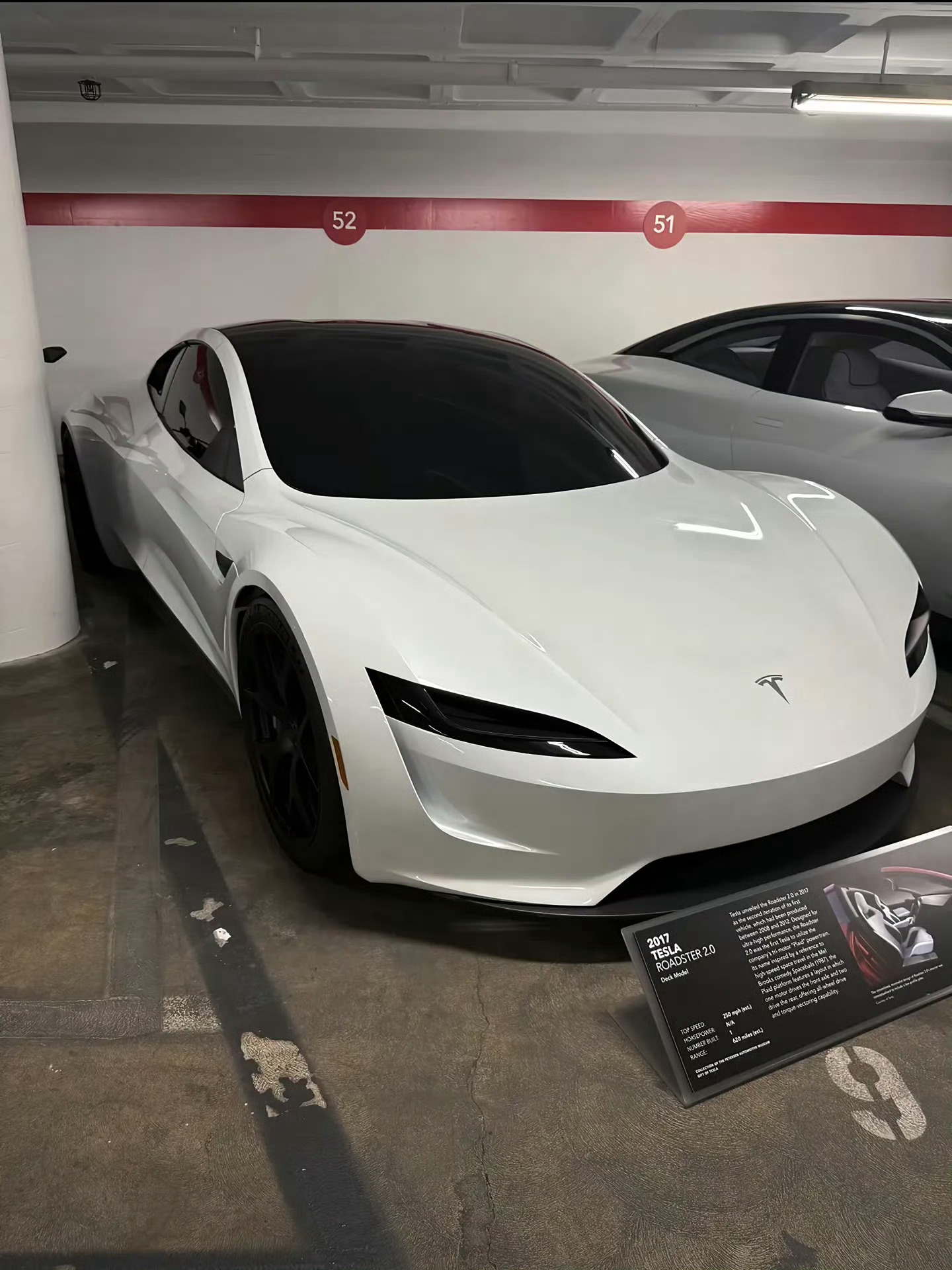 特斯拉 Roadster 订金33万，提车要等十年