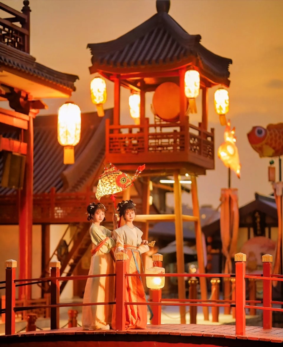 #春晚千人齐诵将进酒后劲太大了##来西安旅游人人都得会背诗# 除夕夜西安春晚分会