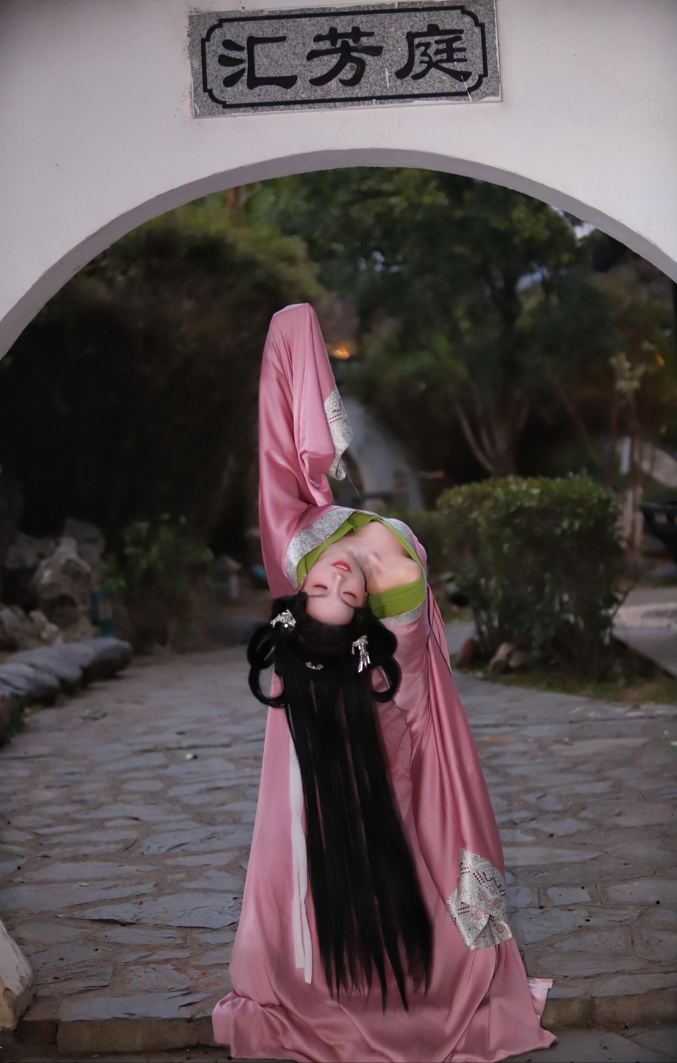 若有幸引军侯为你折腰。