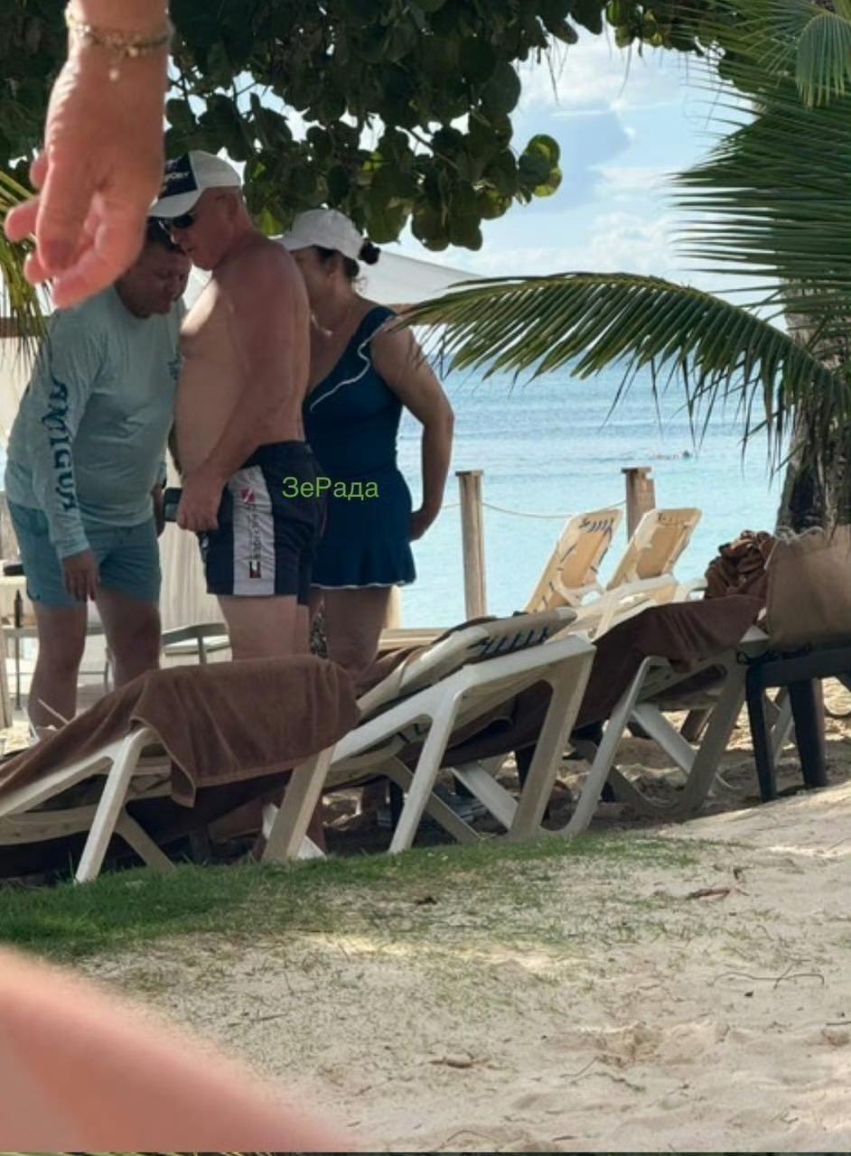 乌克兰武装部队前总司令、现驻英国大使扎卢日内在多米尼加共和国度假。