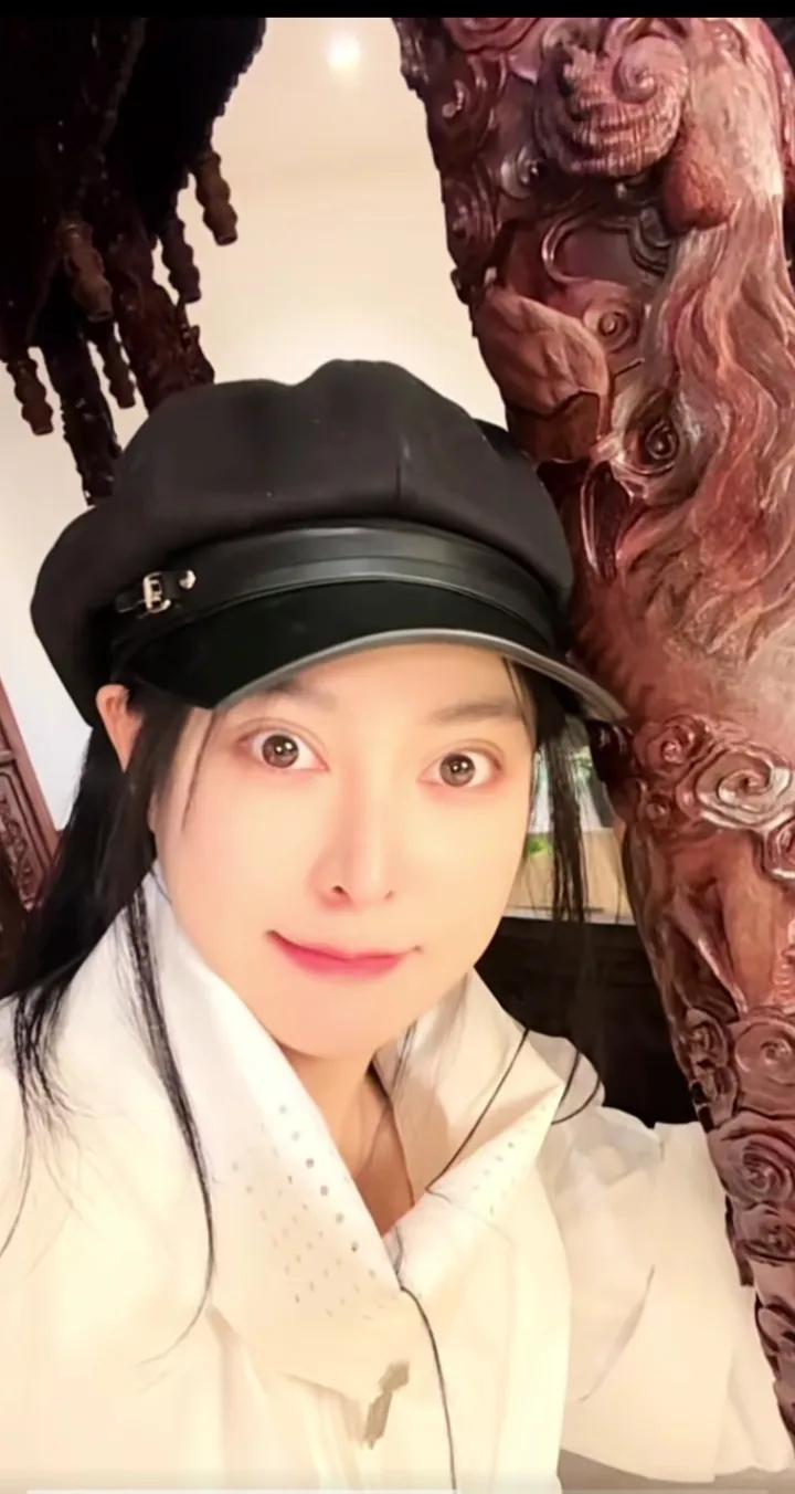 小叶紫檀木做成的床这么贵吗？居然价值1千多万！10月6日，郑州一个平时不显山不露