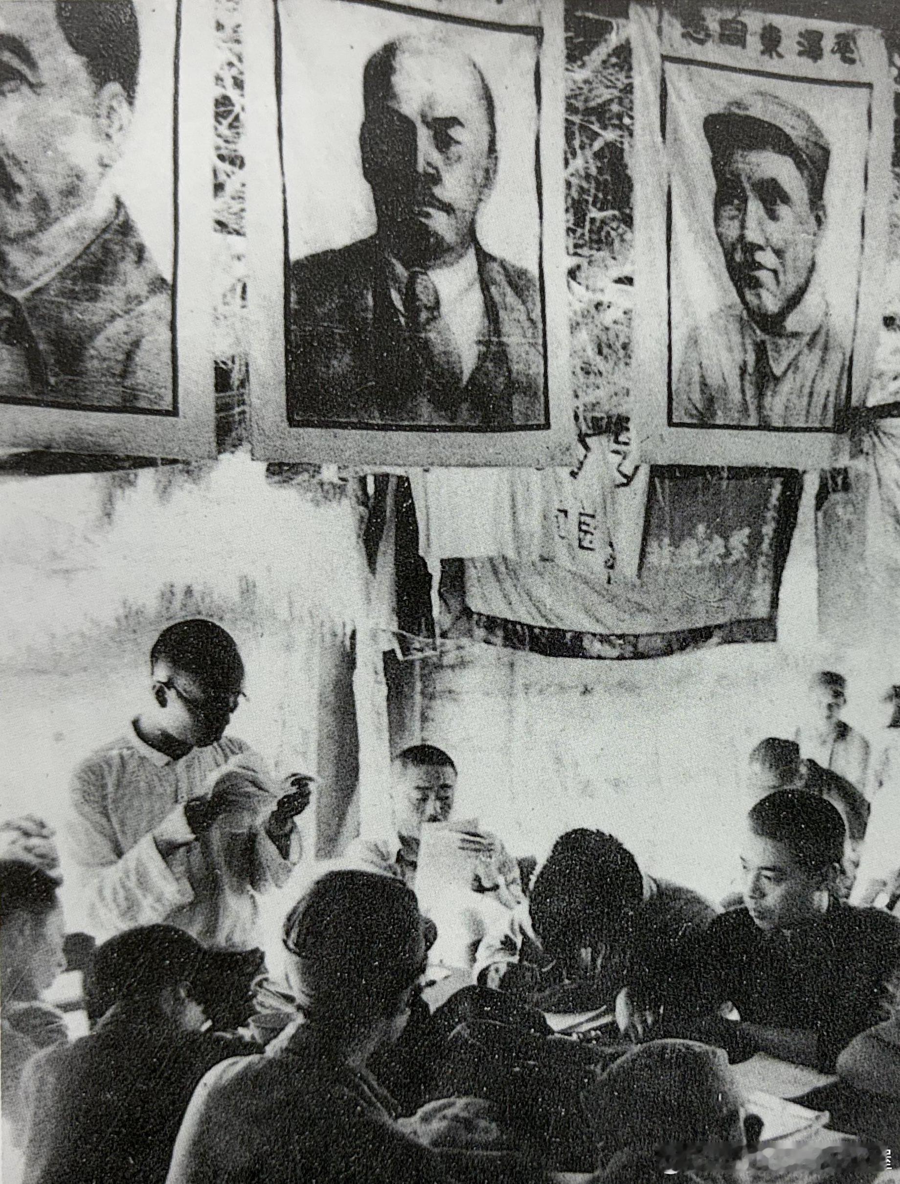 1939年7月23日，新四军政治部主任袁国平在新四军第一次党代表大会上作《过去党