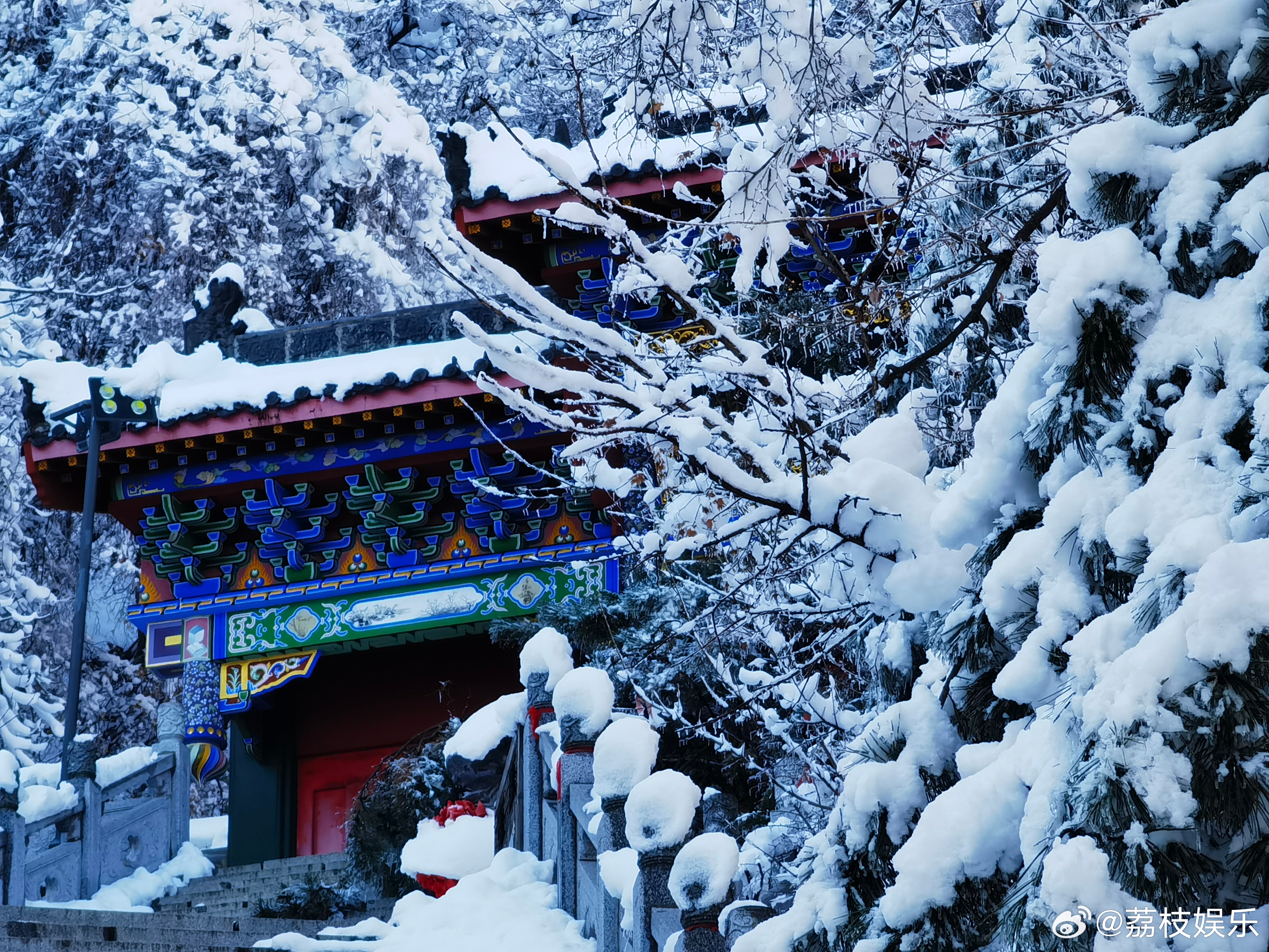 春风十里，不如铁刹山初春有你！植树节来辽宁感受东北早春，春寒料峭也挡不住山间热闹