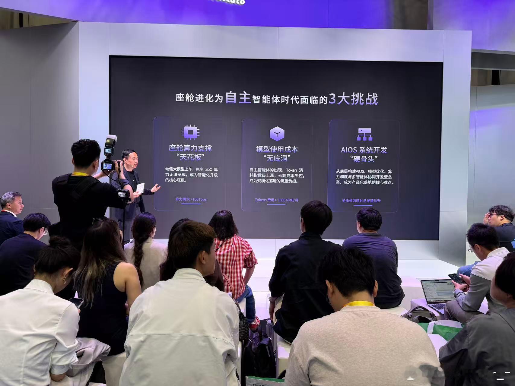 商汤绝影搞了个"千机智盒"，说让车会思考、善调度、会执行。意思就是，以前车机是你