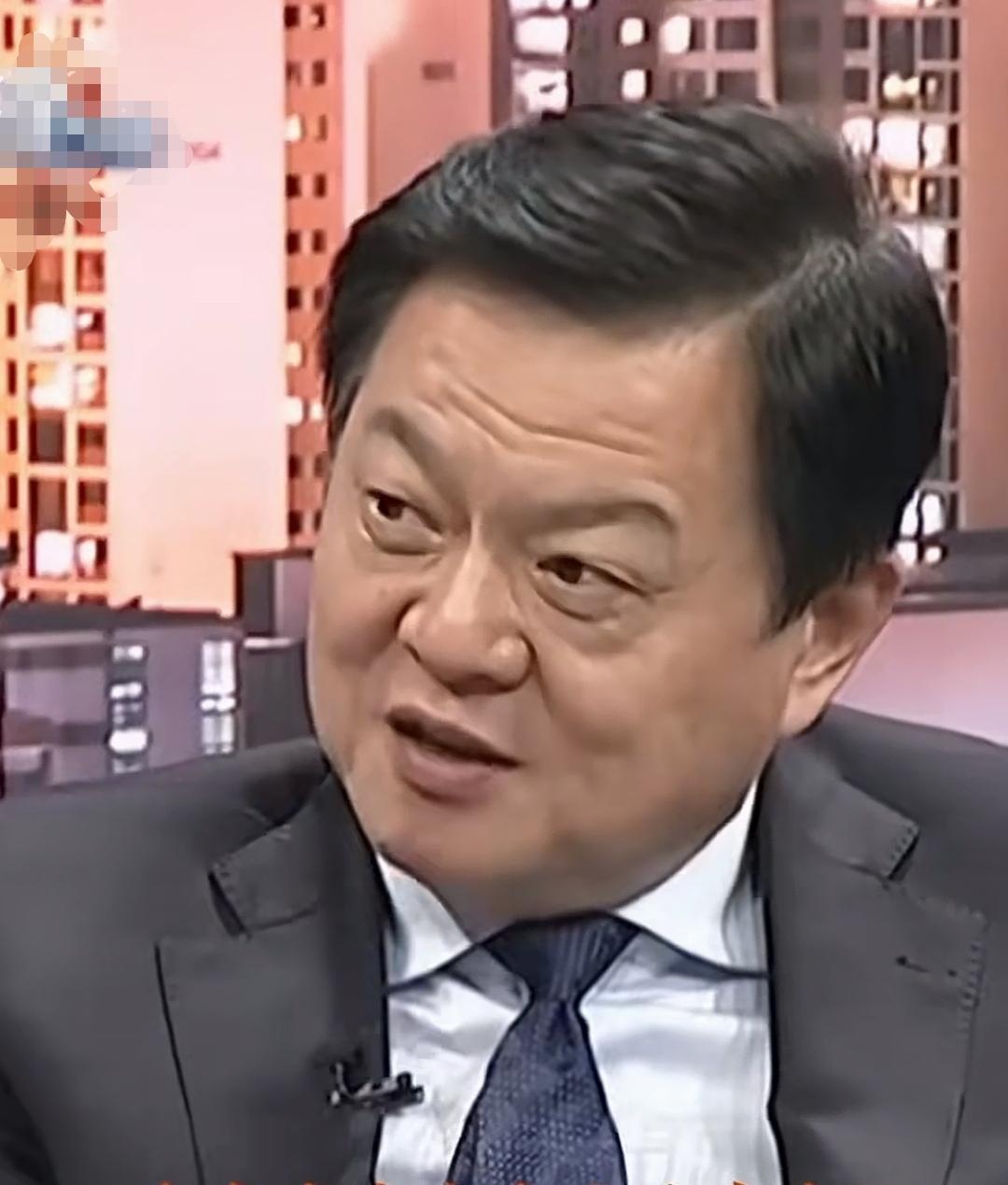 台湾的周锡玮才真正希望两岸统一的爱国人士，他才是真正统派的老大哥。
一向立场坚定