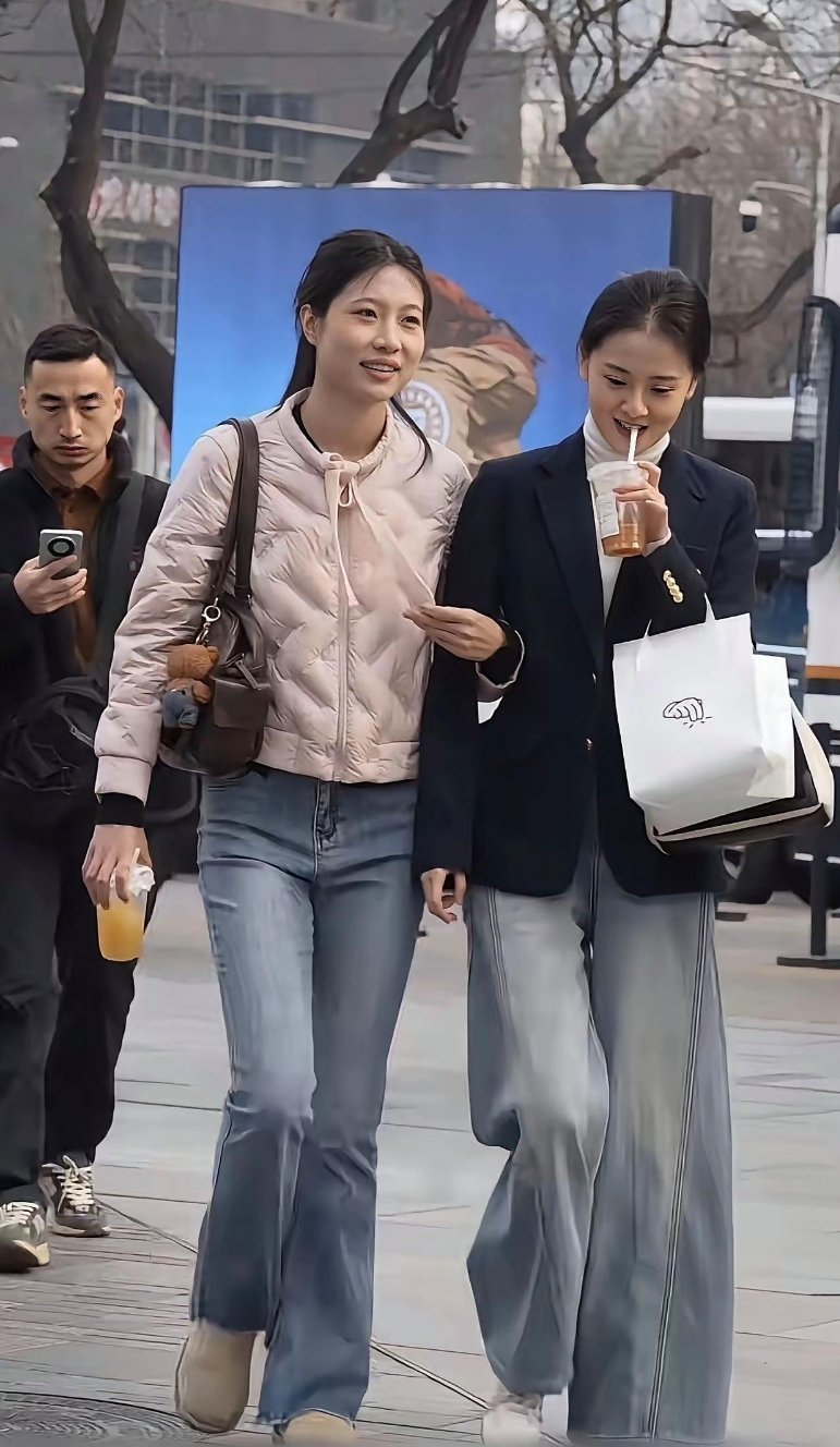 事实证明 人美穿什么都好看（包括紧身裤） 