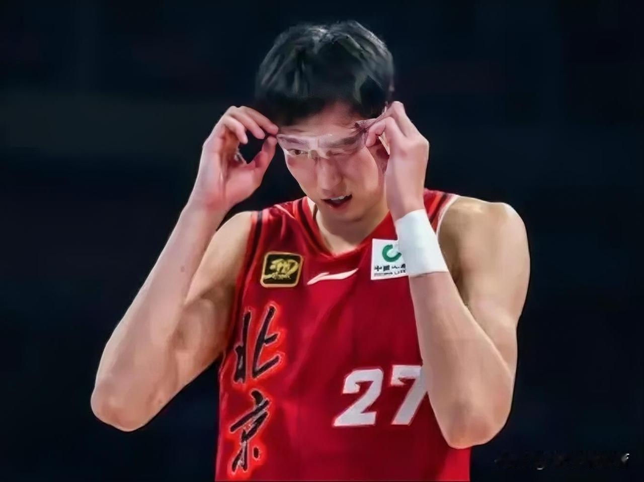 谈个球迷朋友们感兴趣的话题，全运会预选赛辽宁对阵四川，王博会如何使用周琦呢？打2