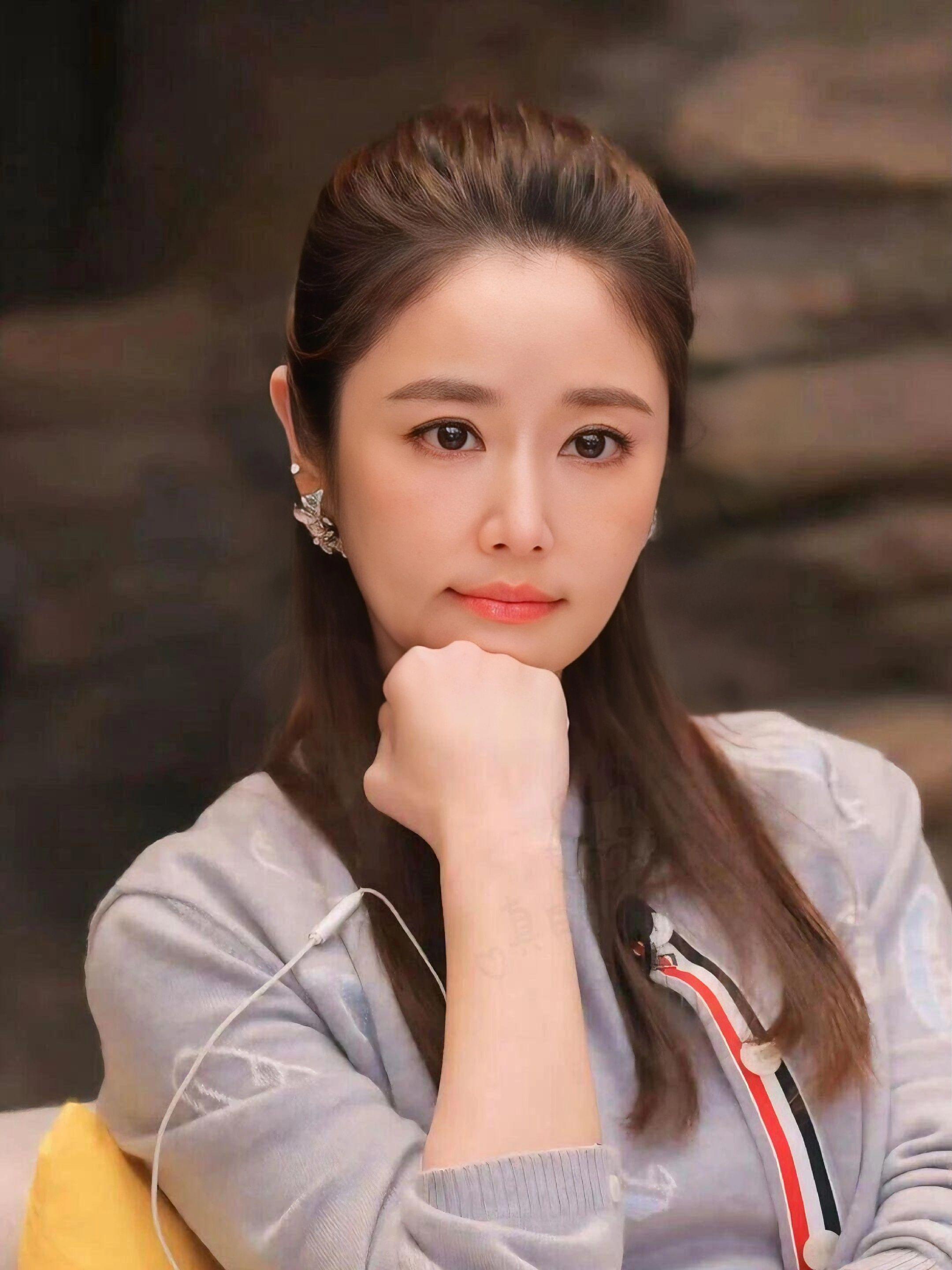 林心如：活成当代女性的顶配人生   谁能不感慨，林心如的人生，堪称一本...