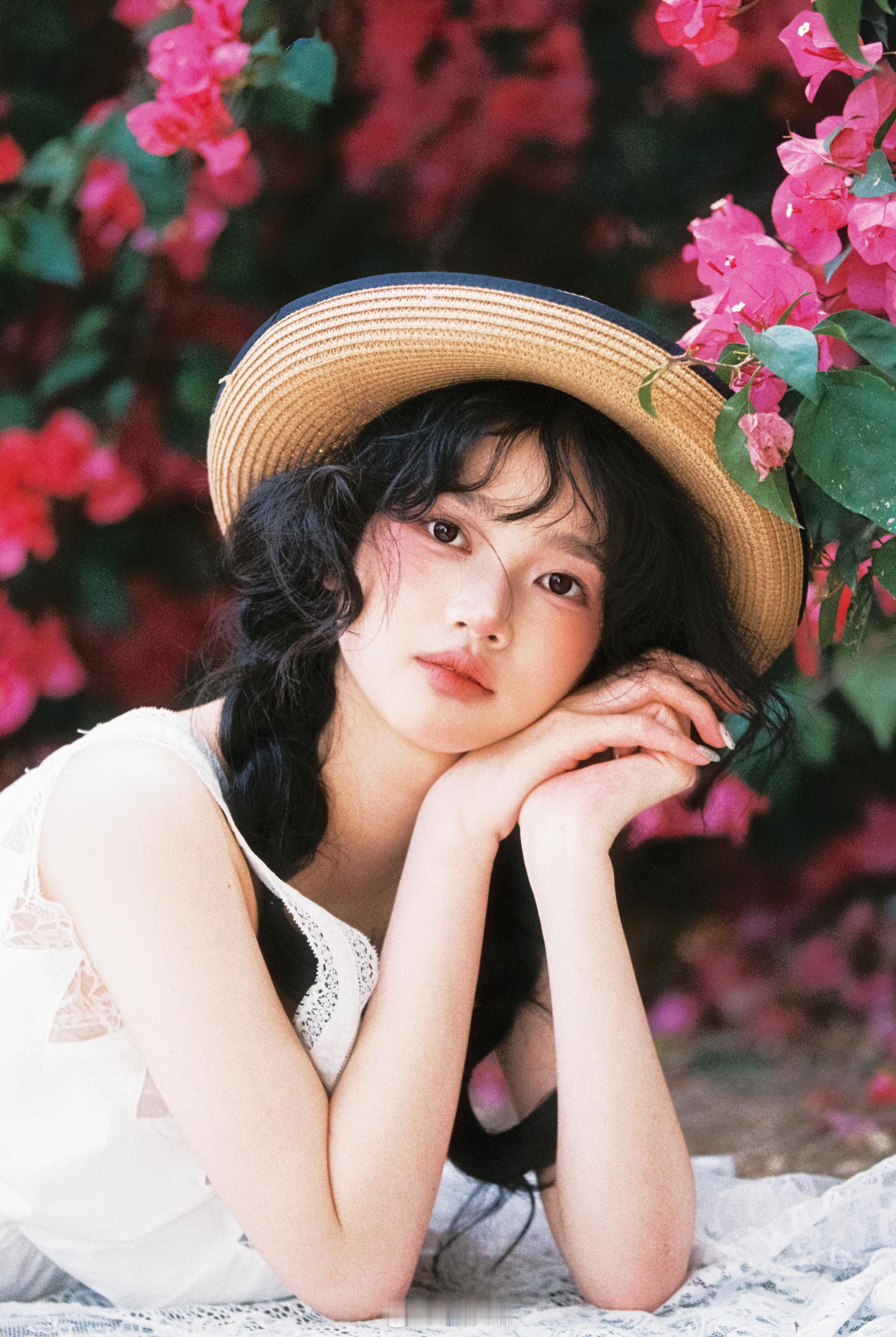 𝐿𝑜𝓈𝓉 𝒾𝓃 𝒻𝓁𝑜𝓌𝑒𝓇𝓈. ​​​