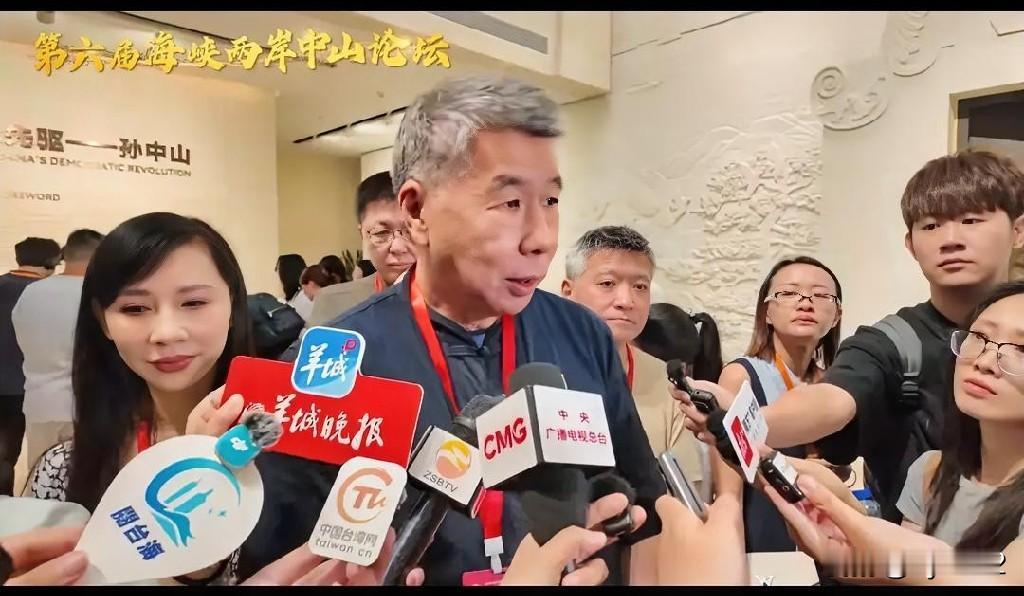 台湾坚定统派除了洪秀柱，还有就是张亚中。
 
他无论在什么场合，都是坚决反“台独