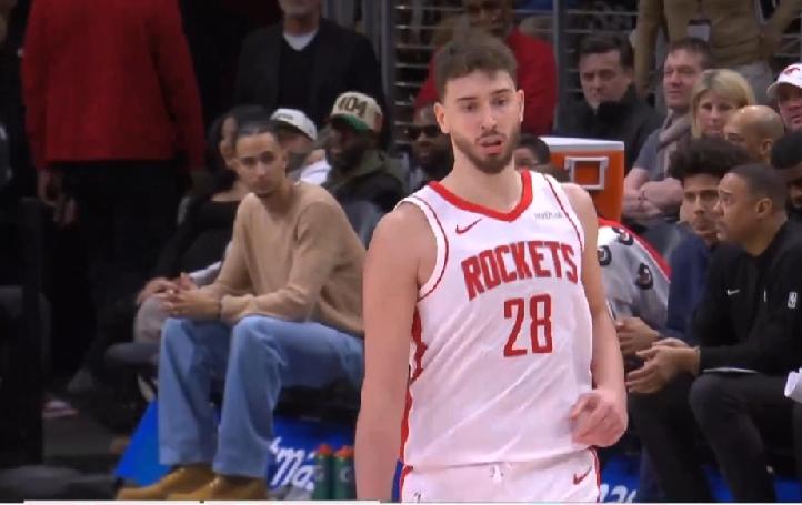 撅腚生拱！NBA火箭轻取老鹰，申京9分+13板+3帽，14中3，今天篮板可以了，