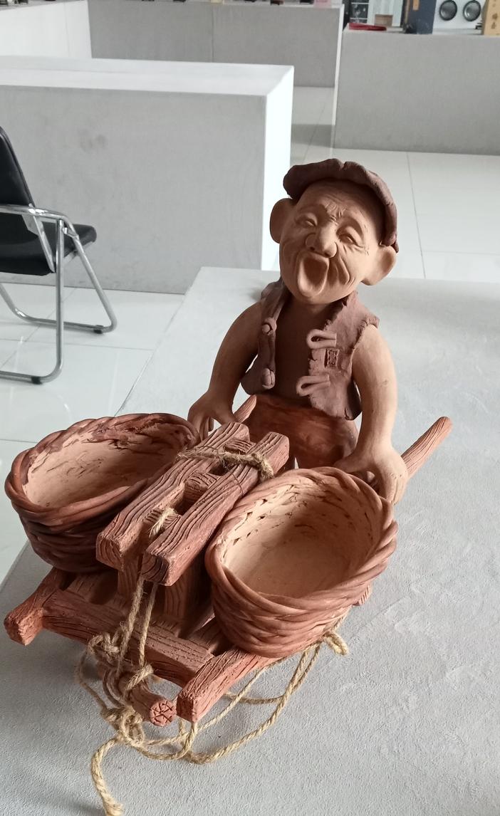 我十分认同部分网友的观点，断绝与台的经济往来，“穷台湾”，他们担心统一会改变现有