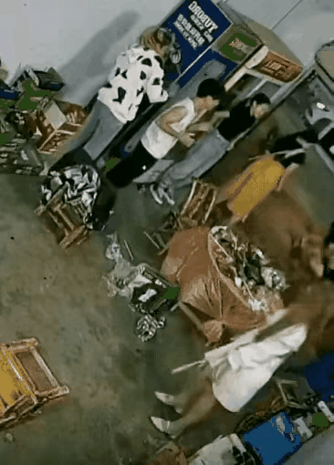 物以类聚，人以群分，啥人找啥人，啥人跟啥人在一起玩儿，这样一个野蛮的暴徒，为什么