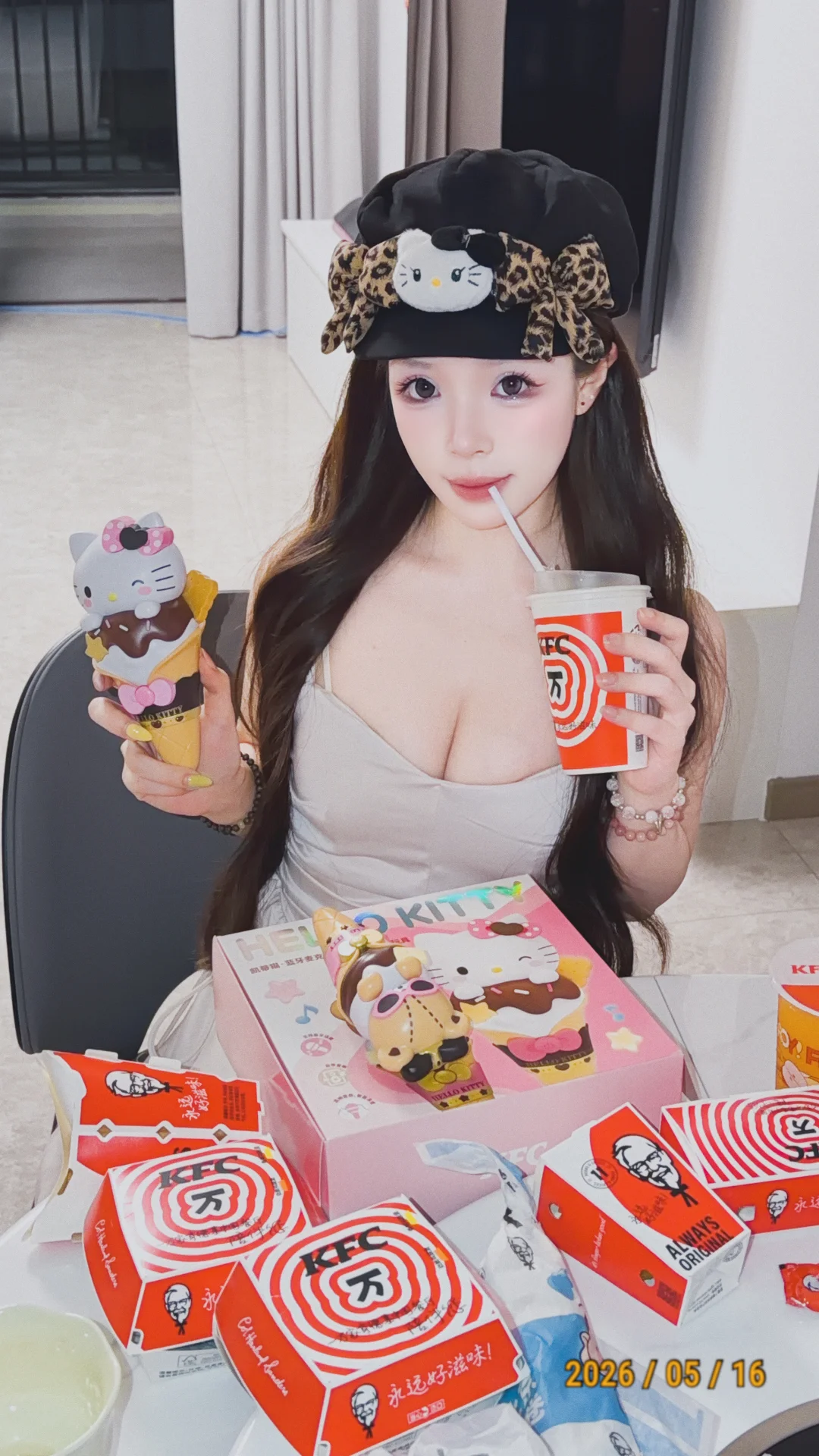如果世界欺负你 我带你去买₊˚☆ 𝗛𝗲𝗹𝗹𝗼 𝗞𝗶𝘁?...