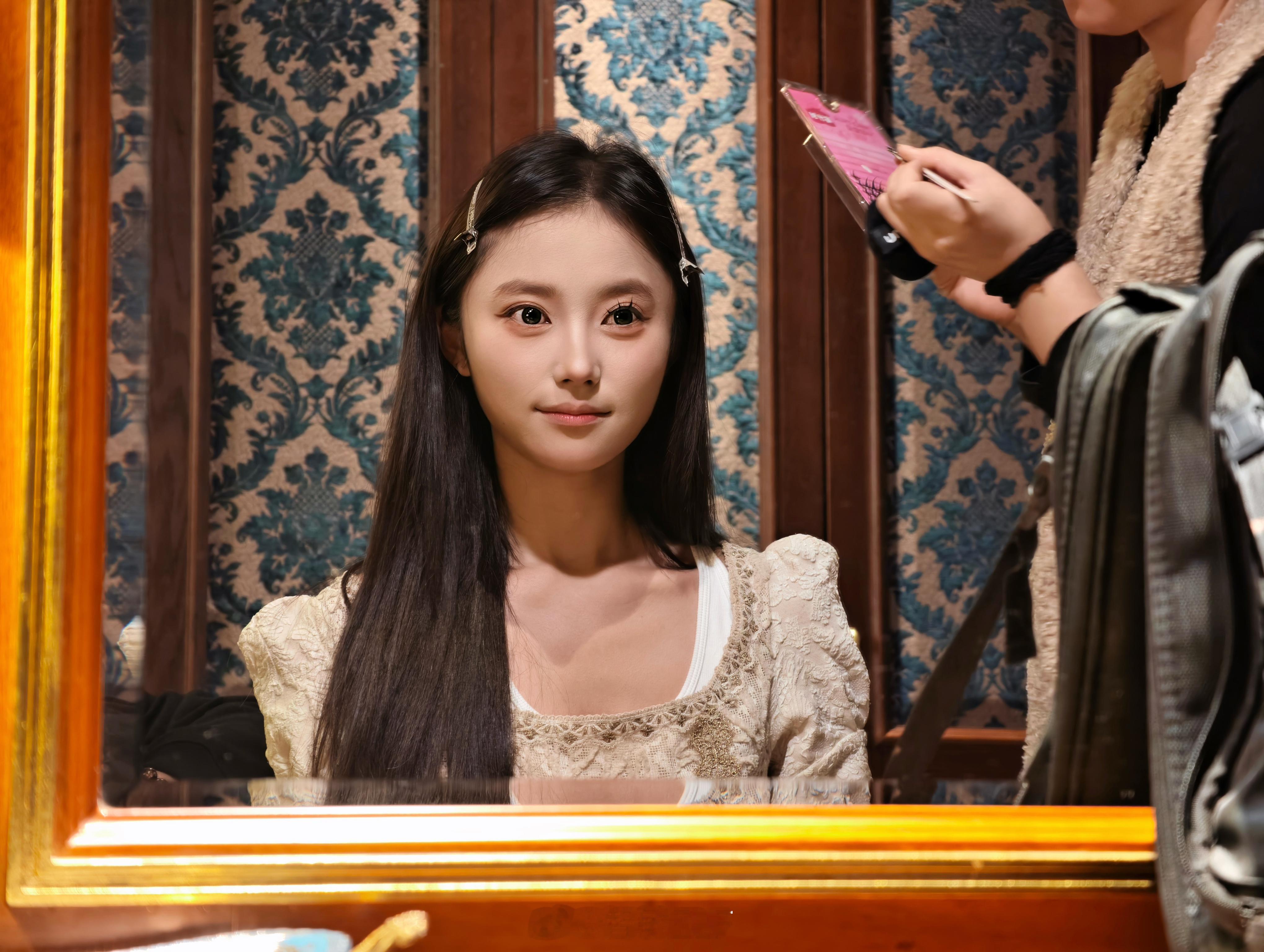 今天的假睫毛可以戳人了[老师好]  ​​​