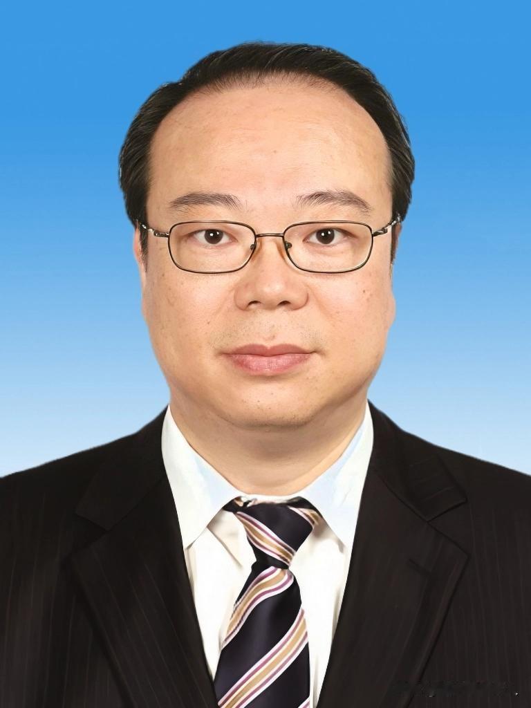 就在刚刚
看了“界面快讯”新闻，【马磊】被查，于是看了一下他的工作履历，53岁的
