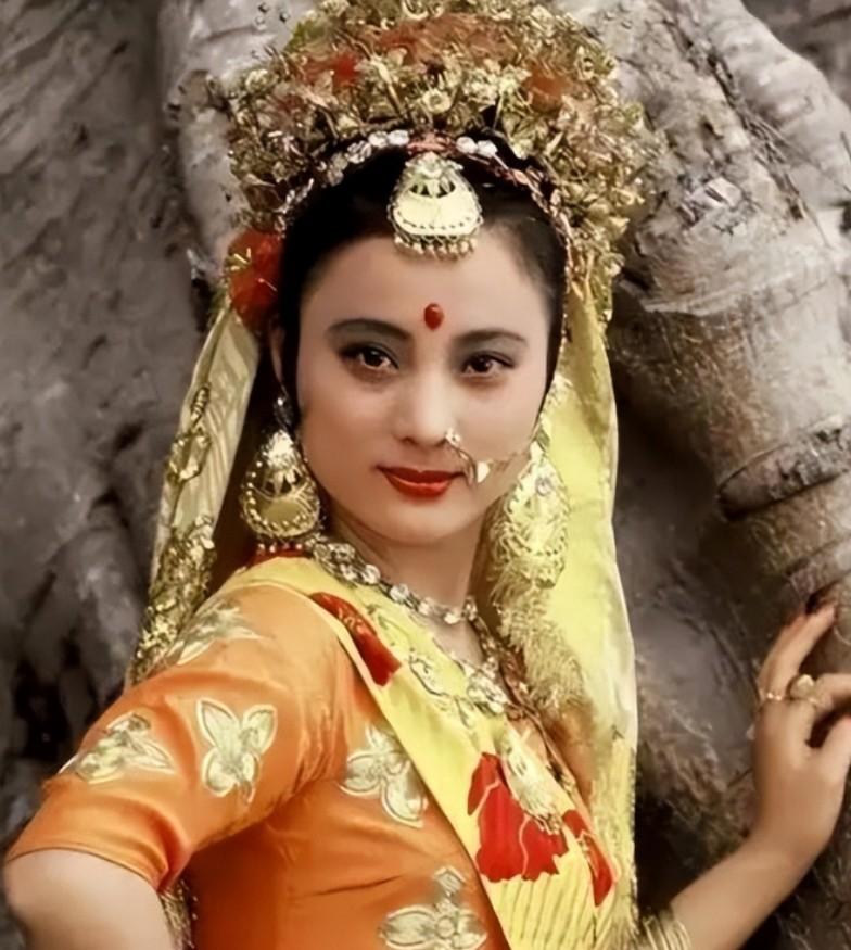 1997年，李玲玉嫁给犹太富豪杰瑞，新婚夜，李玲玉开玩笑地说：“你就不怕我嫁给你