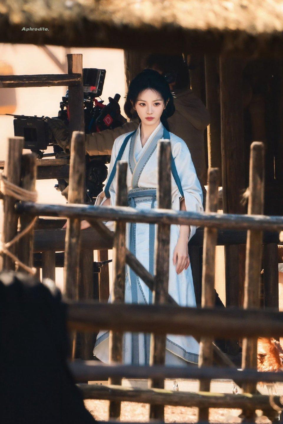 田曦薇嫁金钗新造型路透，妈啊小田太可爱了 女鹅