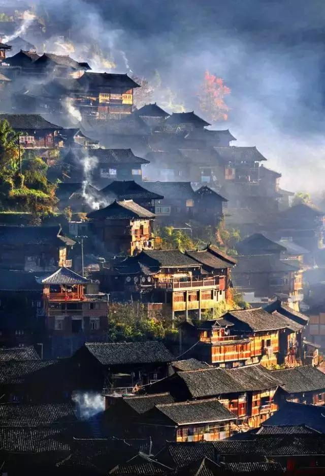 别让任何人，搅乱你内心的平和，生活该被喜欢的人、在意的事填满。生来要懂得审视自己