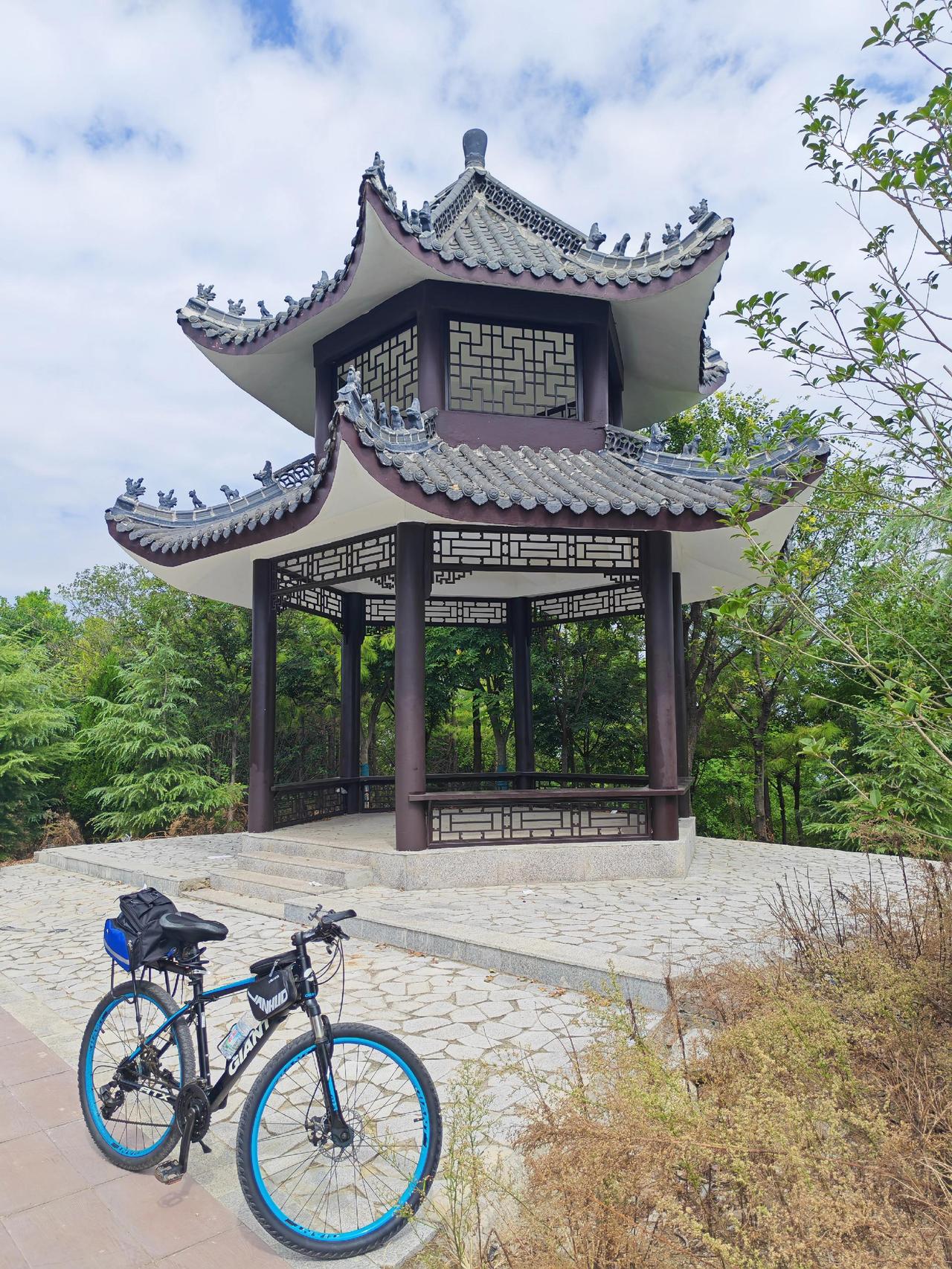 户外骑行打卡地 骑行处处有风景 在骑行途中感受自由 治愈系户外时光治愈系户外时光