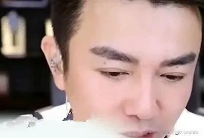 舞帝老利否认再起诉九天。

             九天停播几天传出再被拘的节