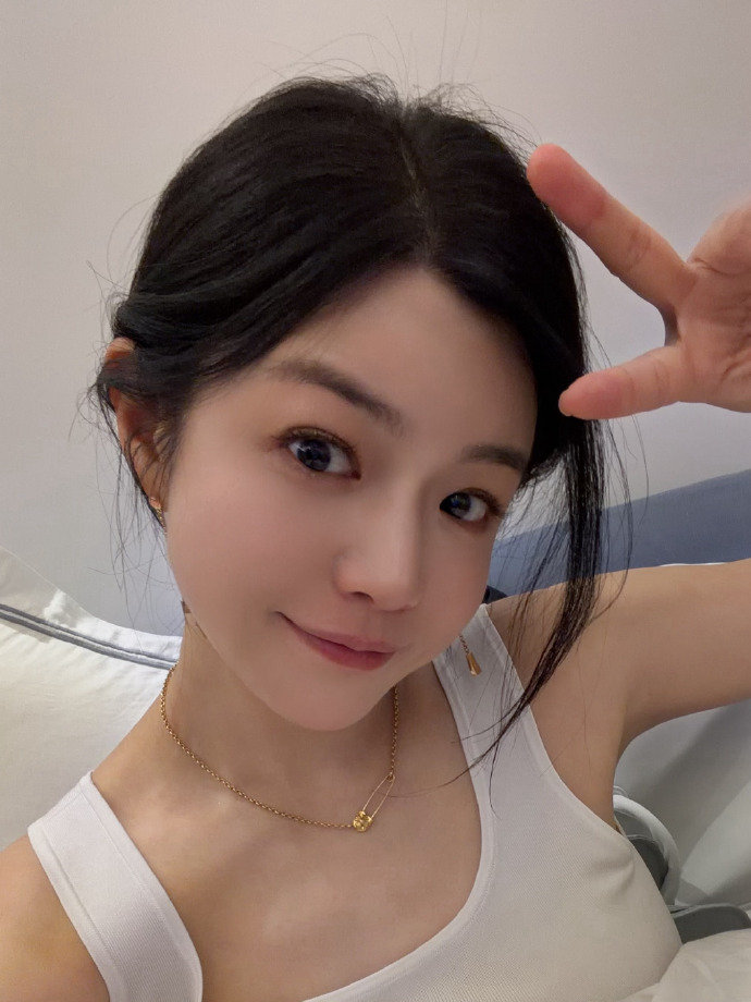 陈妍希和儿子合唱Achilles跟腱之歌陈妍希和儿子合唱英文歌认真合唱投入十足，